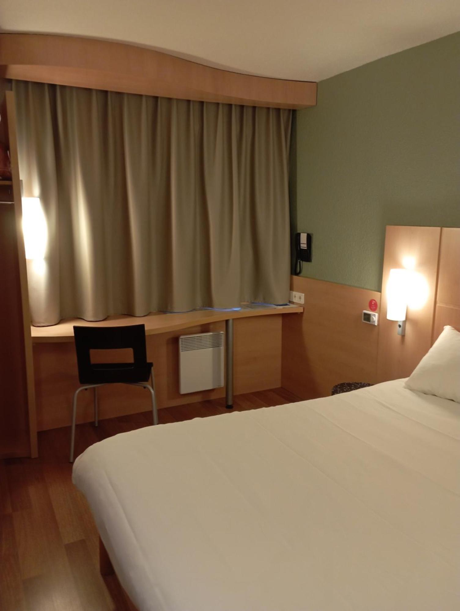 Ibis Les Etangs Des Moines Otel Fourmies Dış mekan fotoğraf