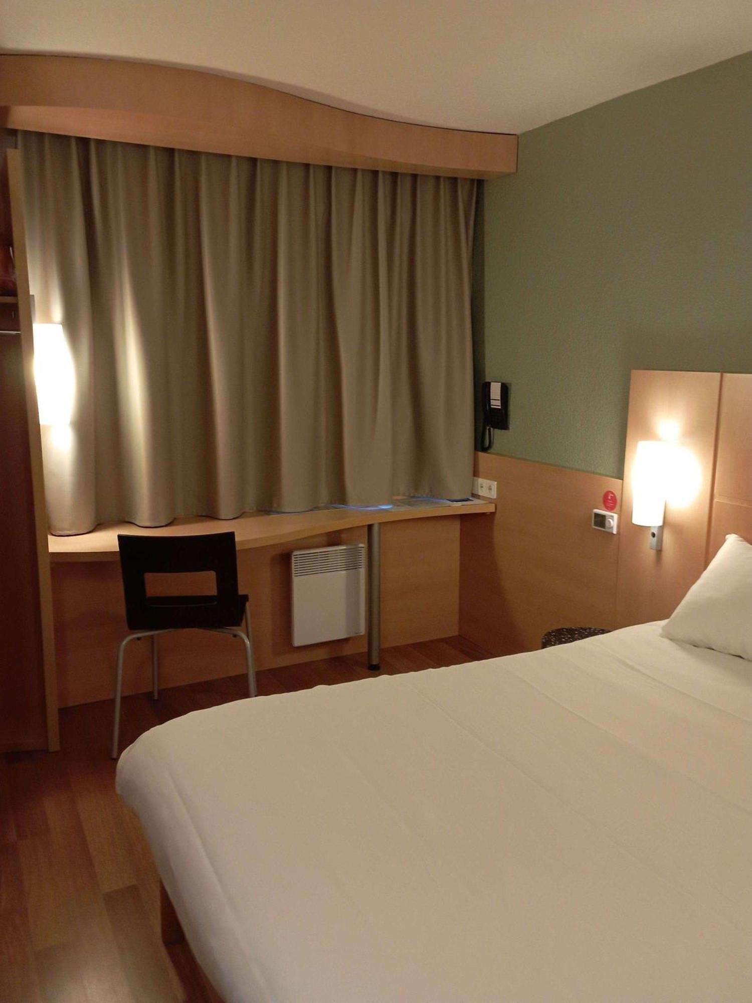 Ibis Les Etangs Des Moines Otel Fourmies Dış mekan fotoğraf
